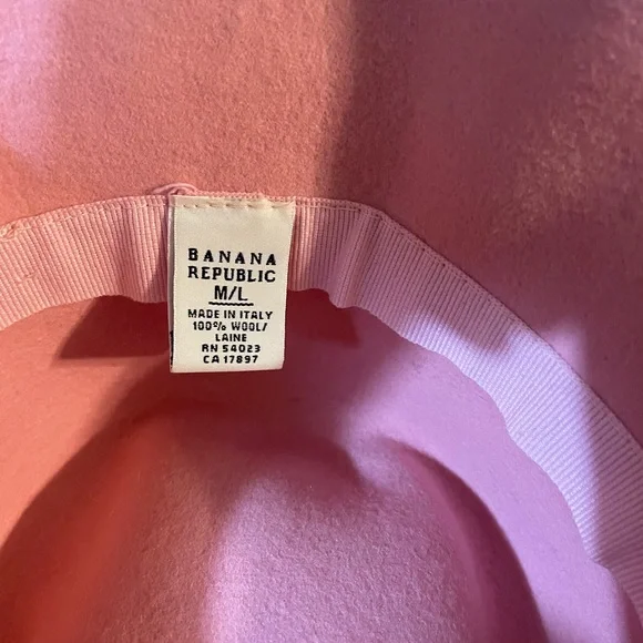 Banana Republic hat. Made in Italy. All wool. Pink and pristine. - Picture 5 of 5